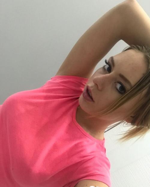 I will give NUDES for a HORNY guy >>> kik me …. hannah123rowe