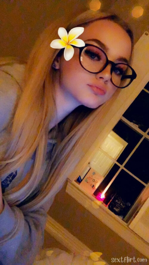 clo1e's kik photo - nude, horny, pussy