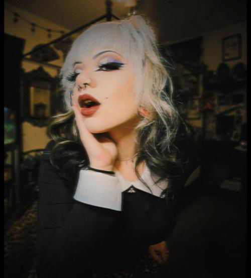 I’m looking for a submissive and loyal slave to serve me