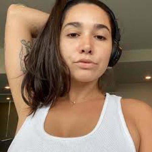 I’m available. Bettyw789