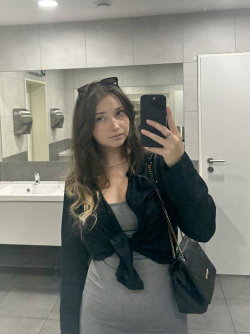 danilee2O23's kik photo - porn, sex, nsfw, Brunette, Selfie