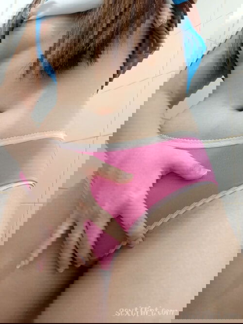 moaning hard DM ME KlK: Kittylyn28