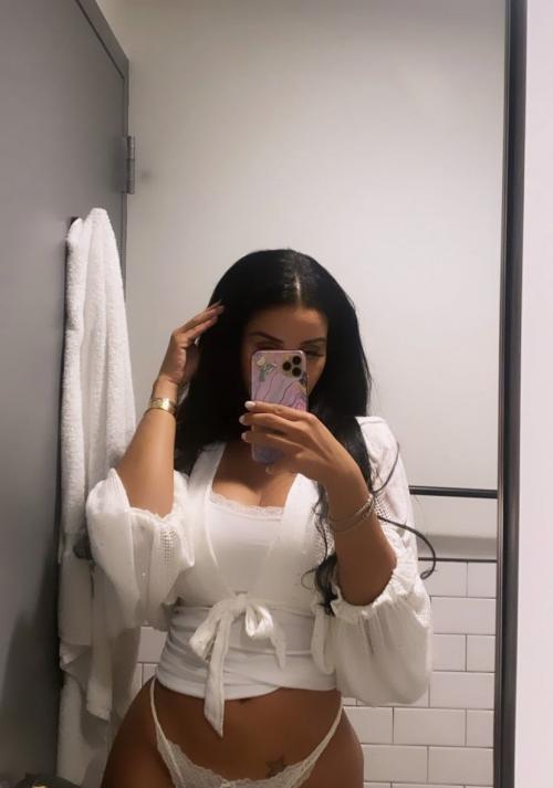 I do hookups and i can come over and host you also.hit me up let me be your sex love