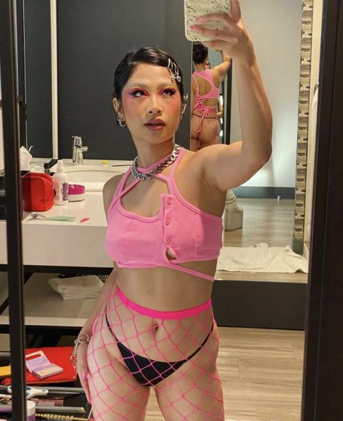 Seeking sissies and subs to use, train and hypnotize into being my personal bitch boy.