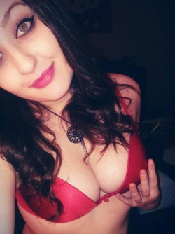 ruque426's kik photo - sex, milf, horny, Topless, Big Boobs, Brunette, Selfie