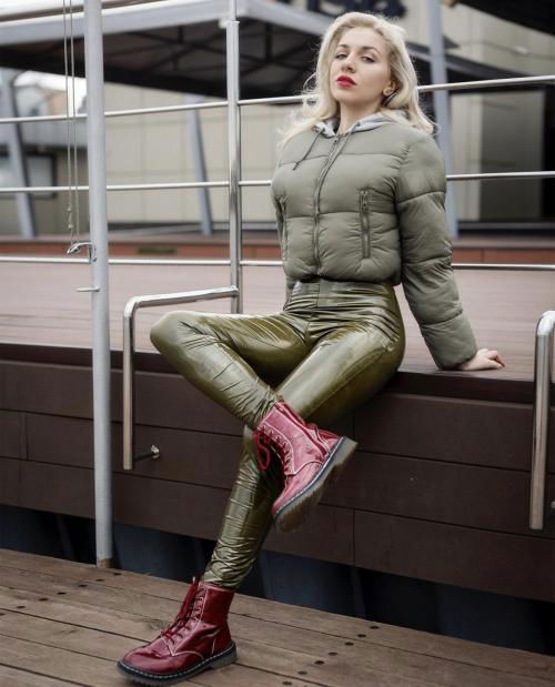 A powerful mistress seeking for a submissive slave to train and own