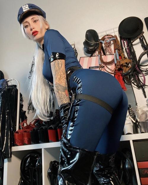 Seeking for a submissive slave to train and own as my property