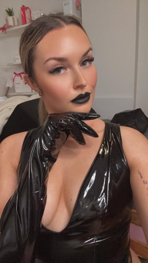 Serve me Slut!