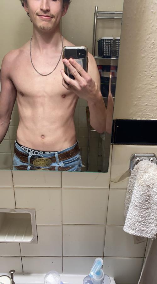 21 M4F looking to trade nudes