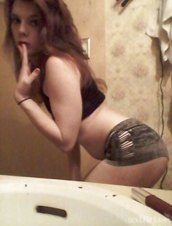 taytaysissy00's kik photo - horny, xxx, nsfw, Thong, Brunette, Selfie