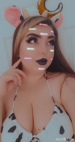 cowbish's kik photo - horny, xxx, nsfw, Topless, Curvy, Brunette, Selfie