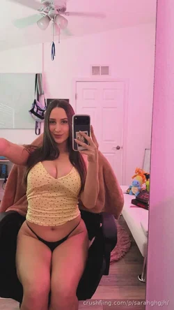 laylaxx605's telegram photo - Topless, Thong, Curvy, Brunette, Selfie