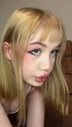 Luna20's snapchat gallery - Nudes, Topless, Thong, Curvy, Petite, Blonde, Brunette, Selfie, Tattoo (2/5)