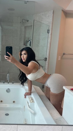 Mistressluhman's telegram photo - Thong, Curvy, Brunette, Selfie