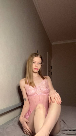 nnorahhhqq02's snapchat gallery - Petite, Blonde, Brunette, Feet (3/3)