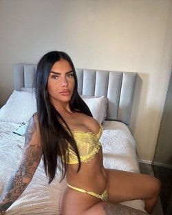 nnorahhhqq25's snapchat gallery - Thong, Curvy, Big Boobs, Brunette, Selfie, Tattoo (2/3)