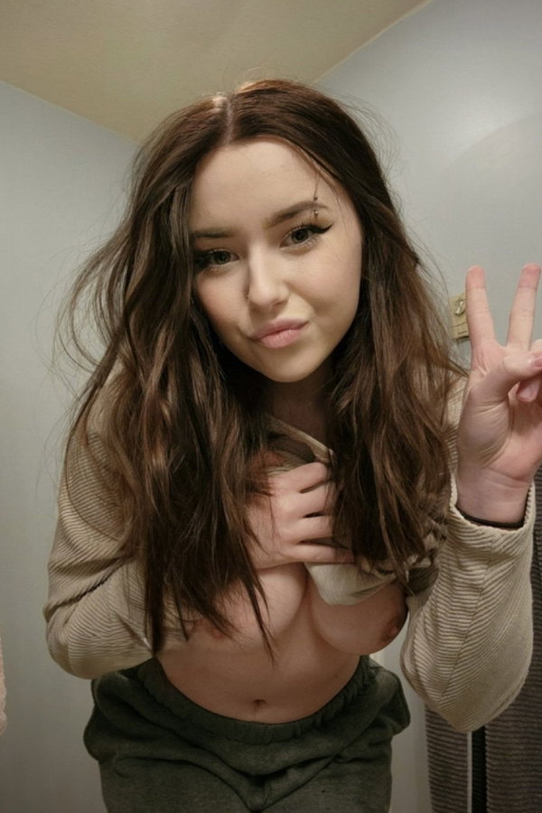 Rachelx77's telegram photo - Nudes, Topless, Brunette, Selfie