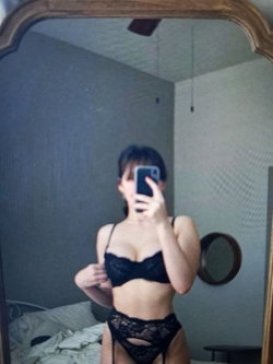 rosabrown59999's kik gallery - Nudes, Topless, Thong, Curvy, Brunette, Selfie (3/4)