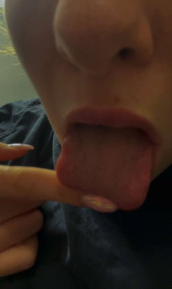 saraa19x's telegram gallery - Nudes, Topless, Curvy, Brunette, Selfie (1/3)