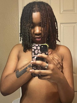 Sarah21032's kik gallery - Nudes, Topless, Thong, BBW, Thick, Curvy, Big Boobs, Ebony, Selfie (2/4)