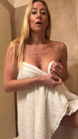 Smith45's snapchat gallery - Topless, Curvy, Big Boobs, Blonde, Asian, Selfie (3/3)