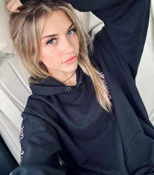 27 [F4M] Kinda boring I want fun dm on snap: naomiburn2023