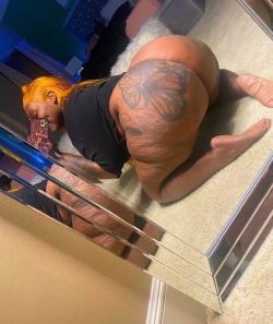 emilytruce's tiktok photo - ass, milf, babe, Curvy, Blonde, Selfie, Tattoo