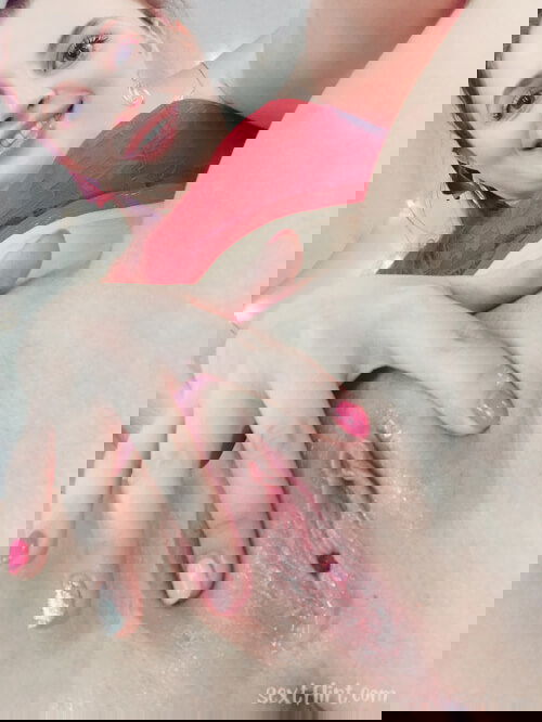 i am horny.add me snap@ cherrine5015