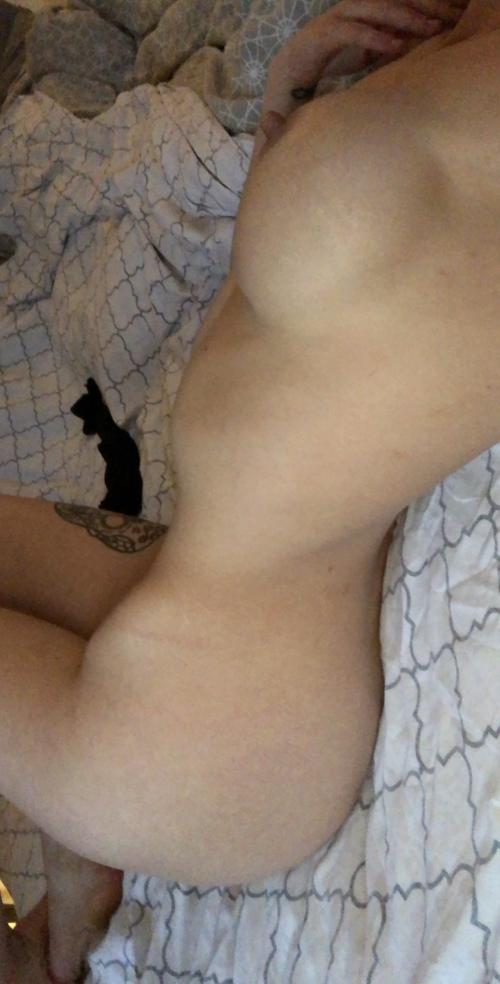 I'm down for sext anyone here for real facetime sexti and cum together DM me snapchat> monicafko