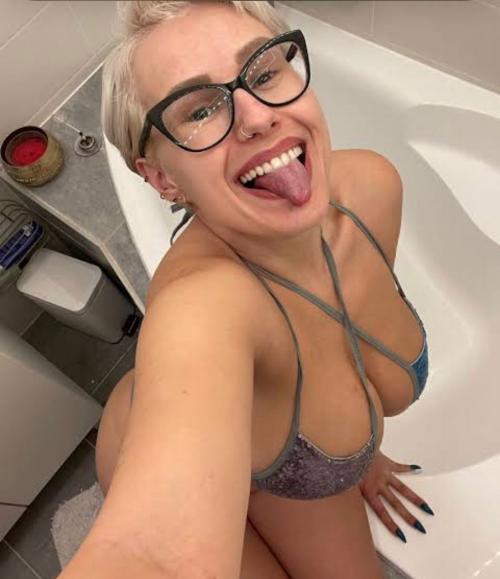 Am available for incall and outcall sex text me snap chat liaa22489