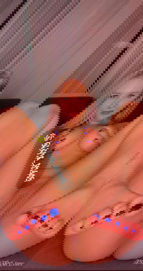 I'm hot now add my snap iD:@olivia_n1440