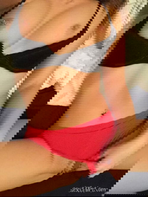 I'm fucking hot girl