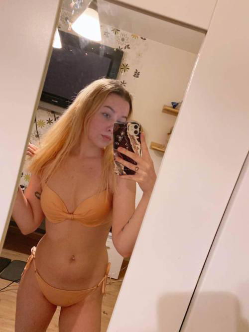 Hot mommy seeking for serious and obedient submissive slave and sissy slut to train and control