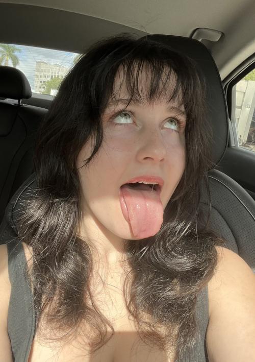 hshsjevehs's snapchat photo - ass, slut, dirty
