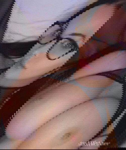 HMU for both hookup and sexting 