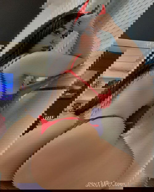 I am so horny add me snap: denisemetn20.