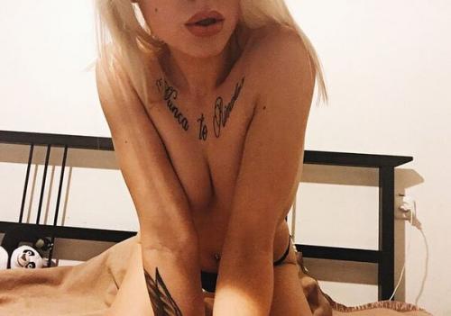 dawnn209's snapchat photo - boobs, ass, pussy