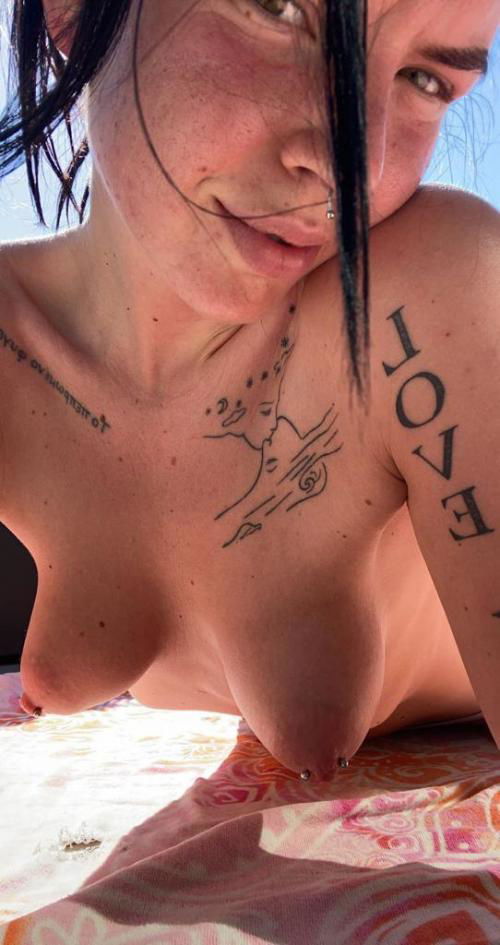 Im available for all kind of fun,I do hook up and I sell content,I charge ,HMU only if you’re ready to hook up or buy content