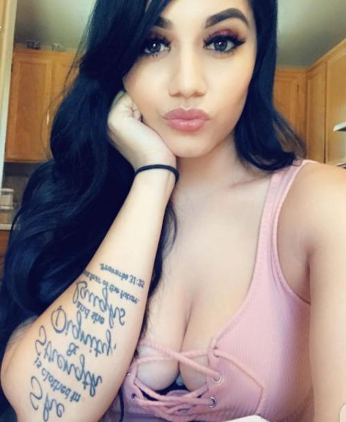 If you want nude pictures chat me on Snapchat am available for hookup