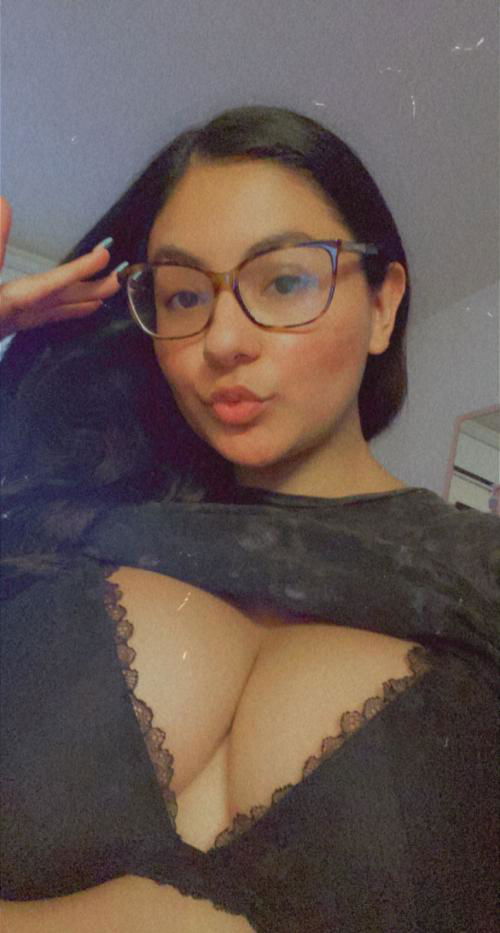 Bad bitch. Don’t be shy add me on snap