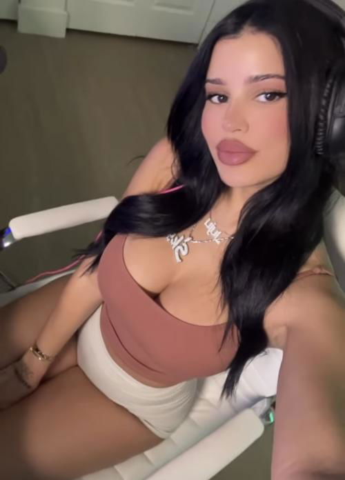 I’m available for both incall and outcall service.. hit me up on my Kik : clarajanet443. And my snap @kendre_will2022