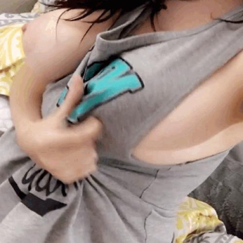 erin33xxxx's snapchat photo - boobs, fingering, horny