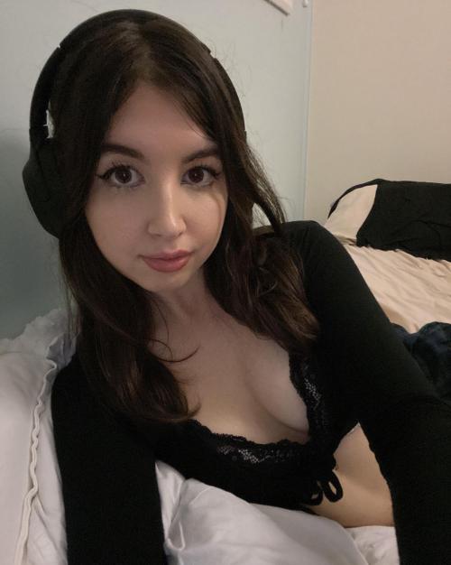 Im horny baby add me snapchat :anna1-600