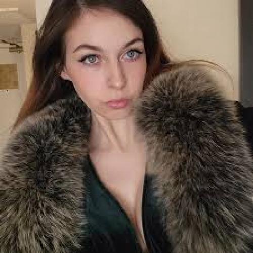 i am so horny and i am rubbing my pussy and as add me snapchat isabelh632