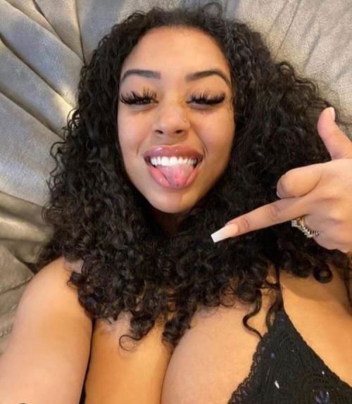 sexy Sophia available for sex hookup… Snapchat I’d @ isophia22714