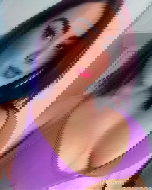 I am horny add me snap: denisemetn20.