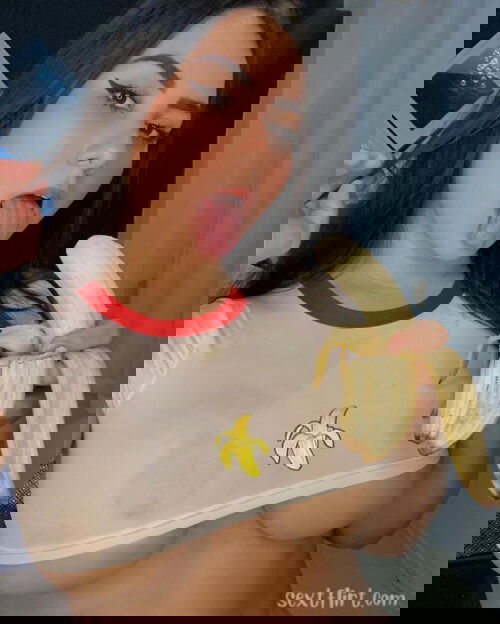      I am horny add me snap: neepy9113 