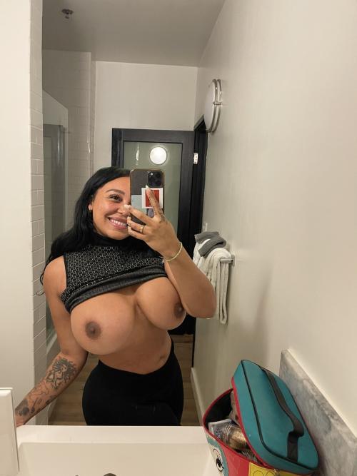 kiara_stable23's snapchat photo - boobs, horny, xxx