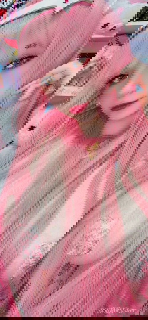 Add my snap: @eloise1887