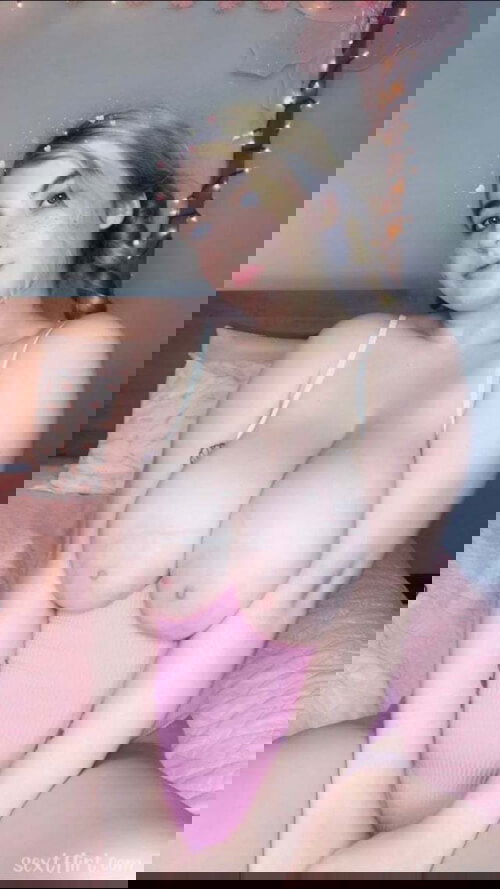 Add my snap iD:@eloise1887